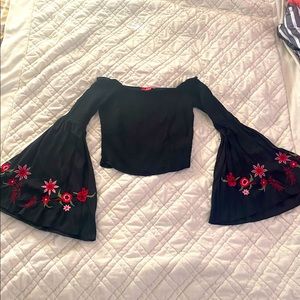 GUESS Off-Shoulder Blouse